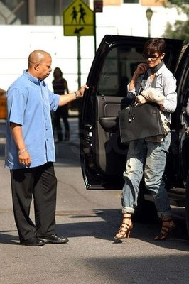 24105pcn_katieholmes06wtmkxlarger.jpg